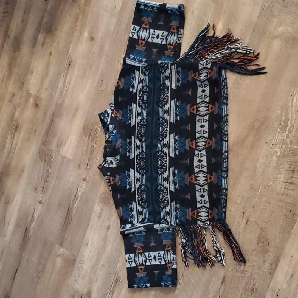 5/$15 Aztec Crop Top with Fringe, size M